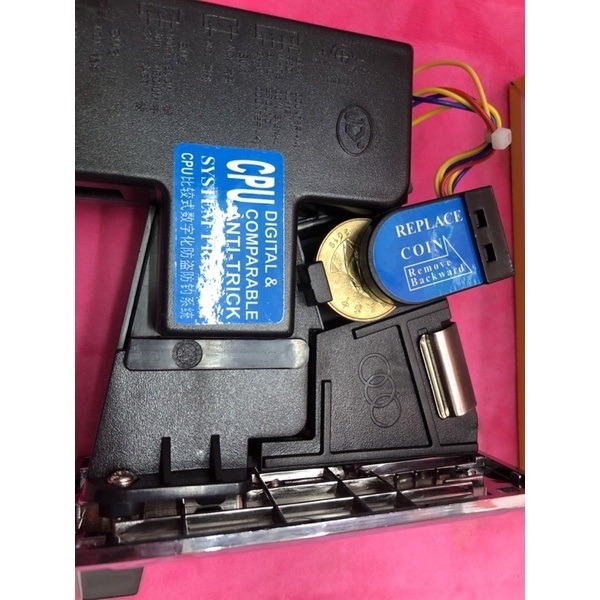 【斜槓奶爸】現貨供應每天出貨 娃娃機 投幣孔 錢道 場主 台主 投幣器 配件 (面板款式隨機出貨)-細節圖3