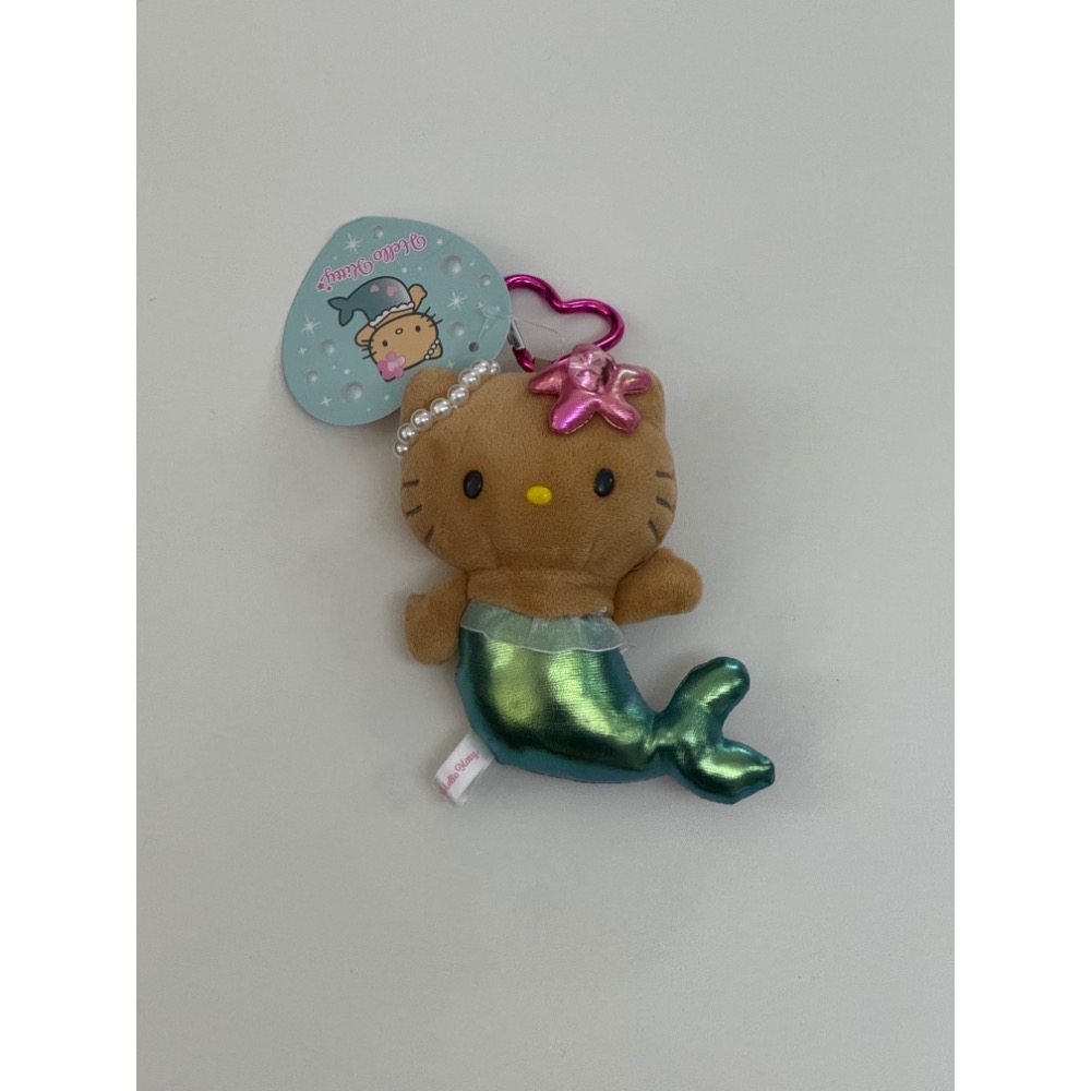 三麗鷗 Hello Kitty Fantasy Collection系列 烤焦美人魚愛心扣吊飾娃娃 🪽⭐️-規格圖1