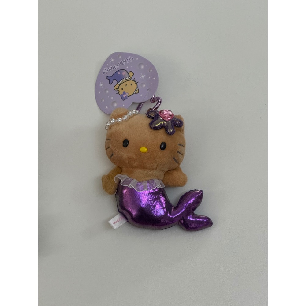 三麗鷗 Hello Kitty Fantasy Collection系列 烤焦美人魚愛心扣吊飾娃娃 🪽⭐️-規格圖1