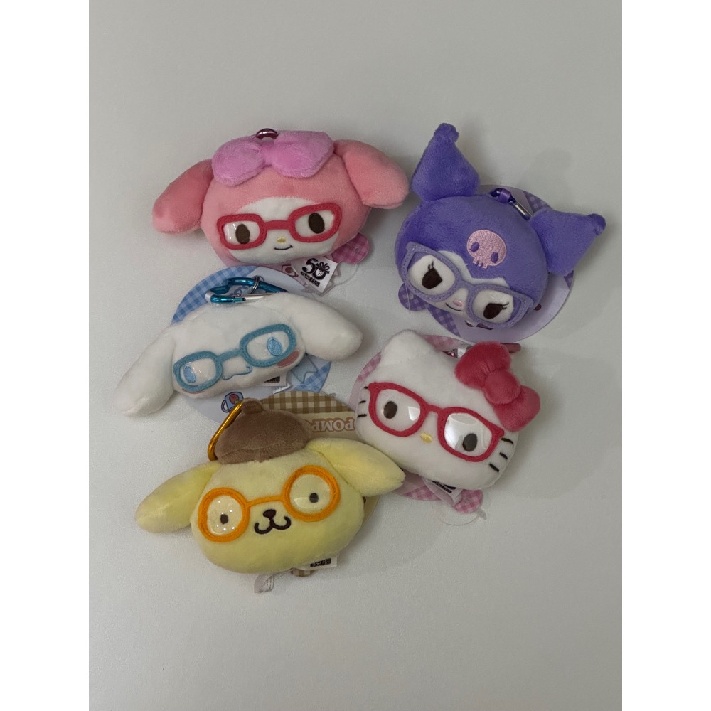 美版 三麗鷗 眼鏡造型系列愛心扣大頭吊飾娃娃 凱蒂 美樂蒂 布丁狗 酷洛米 大耳狗 💖💿-細節圖2