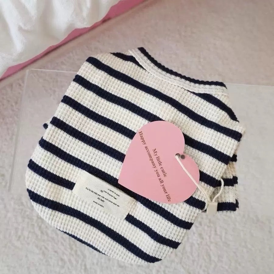 ♡【A40 預購 】針織條紋愛心釦兩腳衣 貓咪衣服 狗狗衣服 寵物衣服  寵物服飾 寵物親子裝 吉娃娃貴賓瑪爾-細節圖3