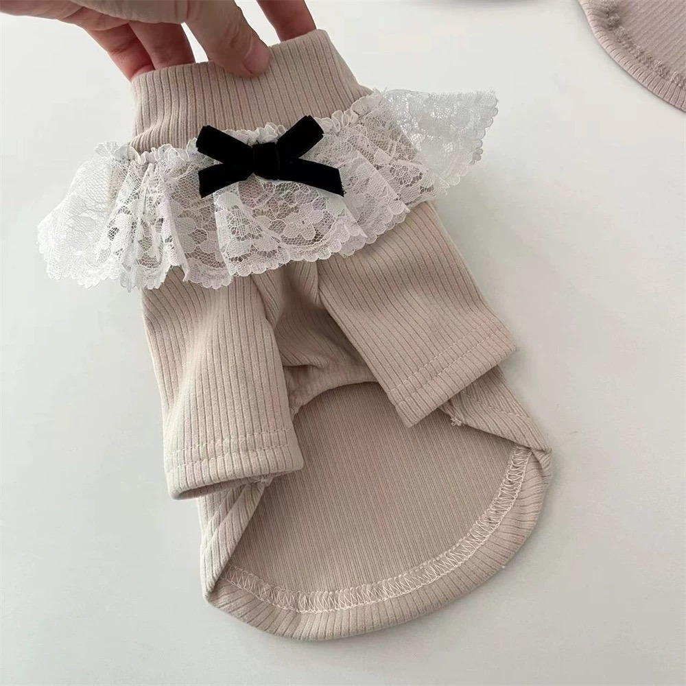 ♡【 J22 預購 】蕾絲翻領素色打底衣-細節圖4