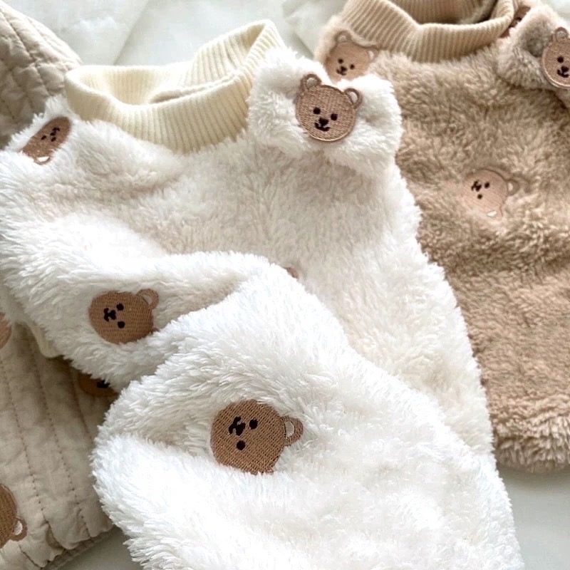 ♡【A02 預購】毛絨絨刺繡小熊軟糯背心 貓狗衣服 寵物衣服 巧乖寵物 貴賓比熊瑪爾濟斯吉娃娃衣服-細節圖3