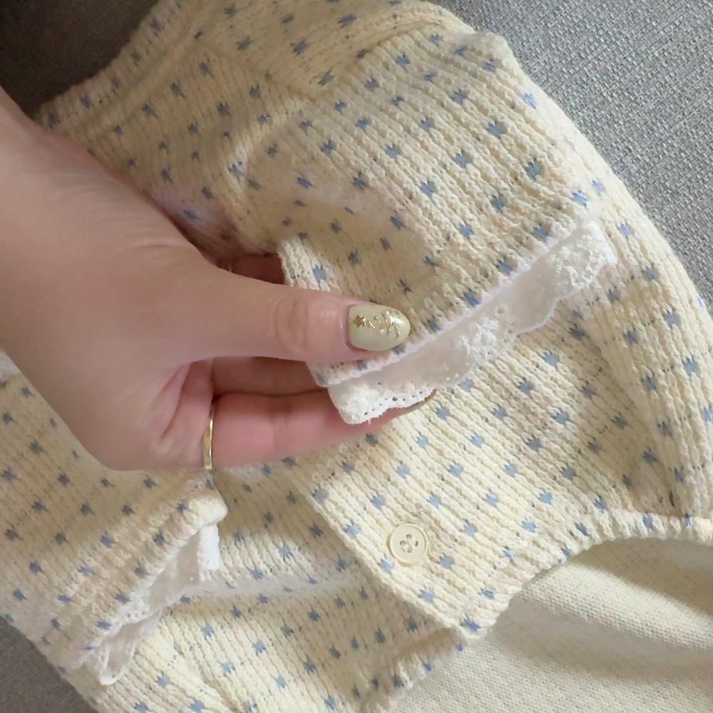 ♡【 J24 預購 】高訂柔黃蕾絲蝴蝶結針織衣-細節圖2