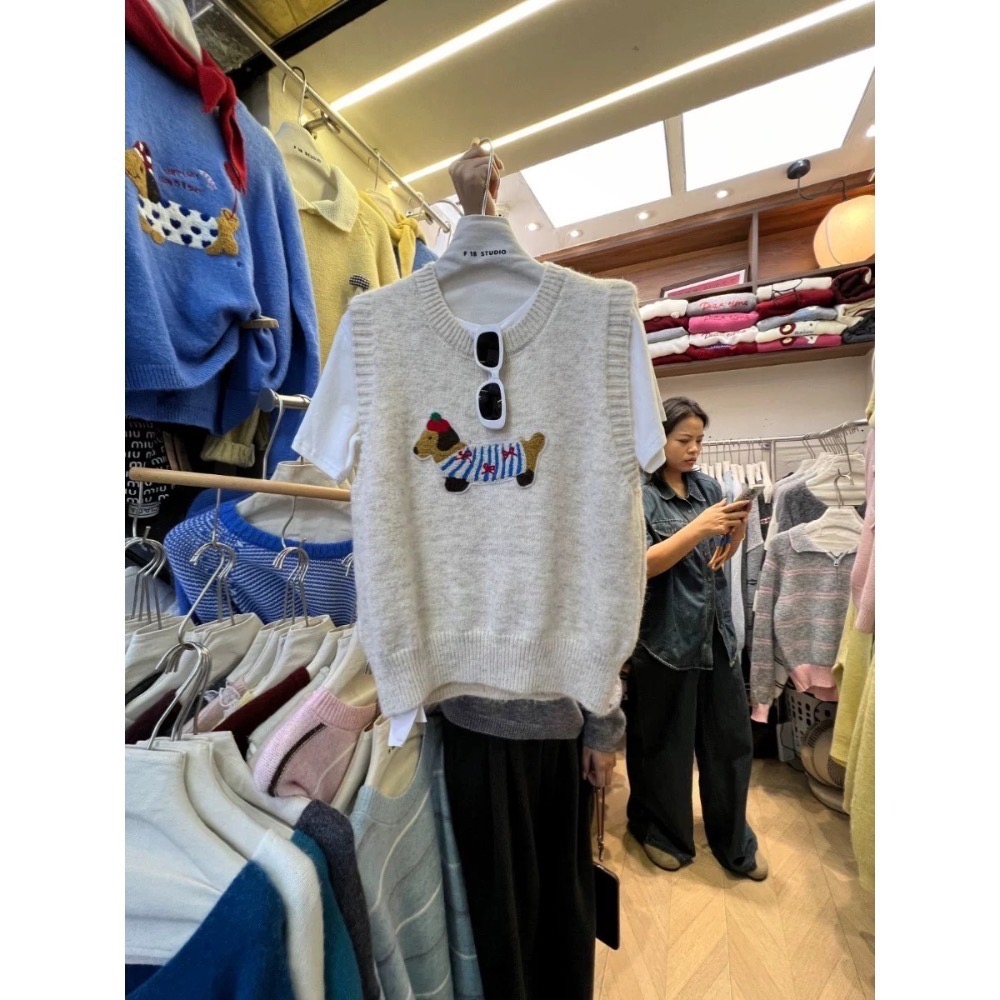 ♡【 H53 預購 】蝴蝶結線條小臘腸毛絨軟糯背心 寵物親子裝 大人款-細節圖4