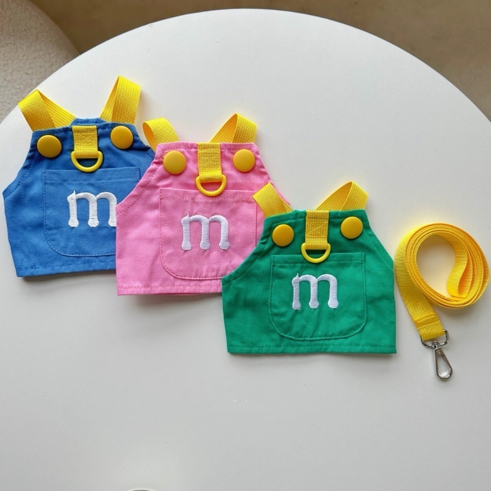 ♡【E06 現貨+預購】短版M字母刺繡背帶裙 MM風 可牽引背心 寵物背心 貓咪防掉毛背心 貓咪背心 狗狗夏天-細節圖2