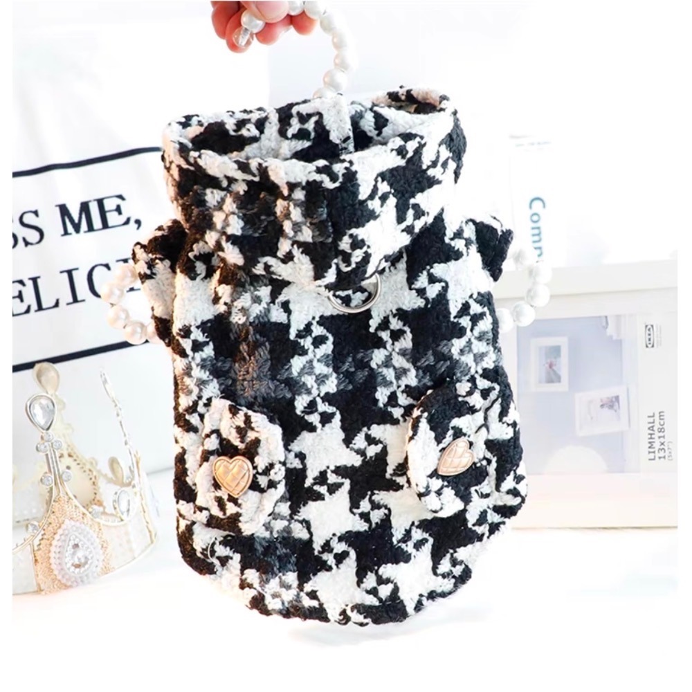 ♡【 J08 預購 】 大千鳥格愛心釦小口袋連帽喜氣寵物衣服-細節圖4