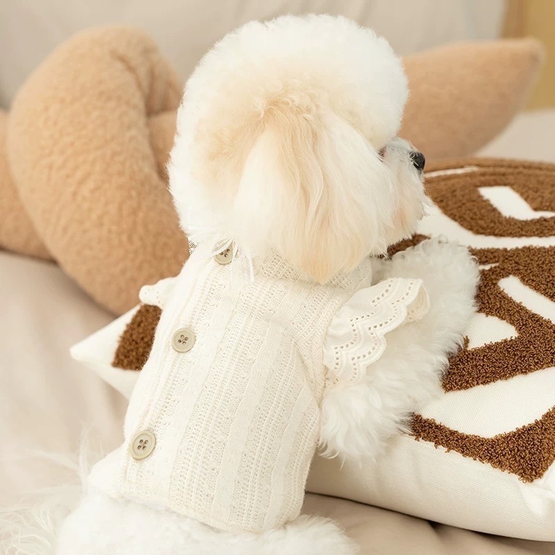 ♡【 H12 預購 】氣質米杏蕾絲飛袖蝴蝶結木釦日系寵物衣-細節圖2