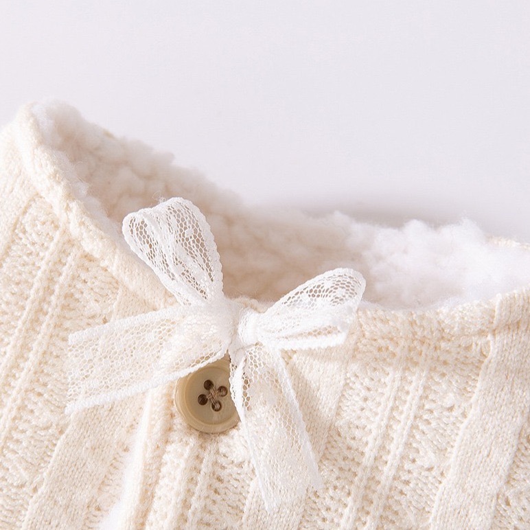 ♡【 H12 預購 】氣質米杏蕾絲飛袖蝴蝶結木釦日系寵物衣-細節圖5