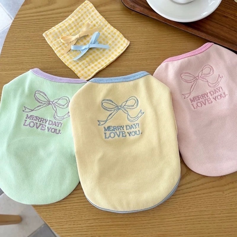 ♡【 L14 預購 】  刺繡蝴蝶結字母坑條背心-細節圖2