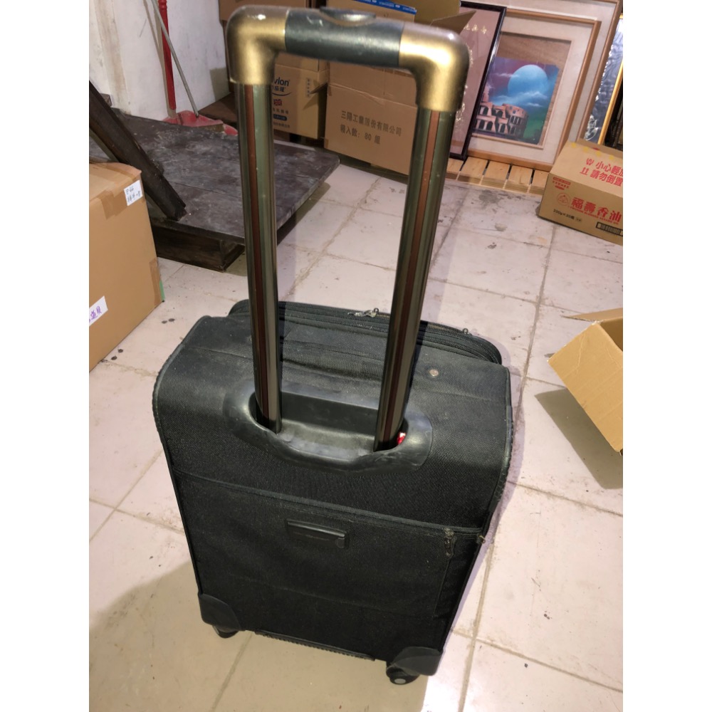【大倉代領股東紀念品】黑色四輪 移動非常順暢 行李箱-細節圖3