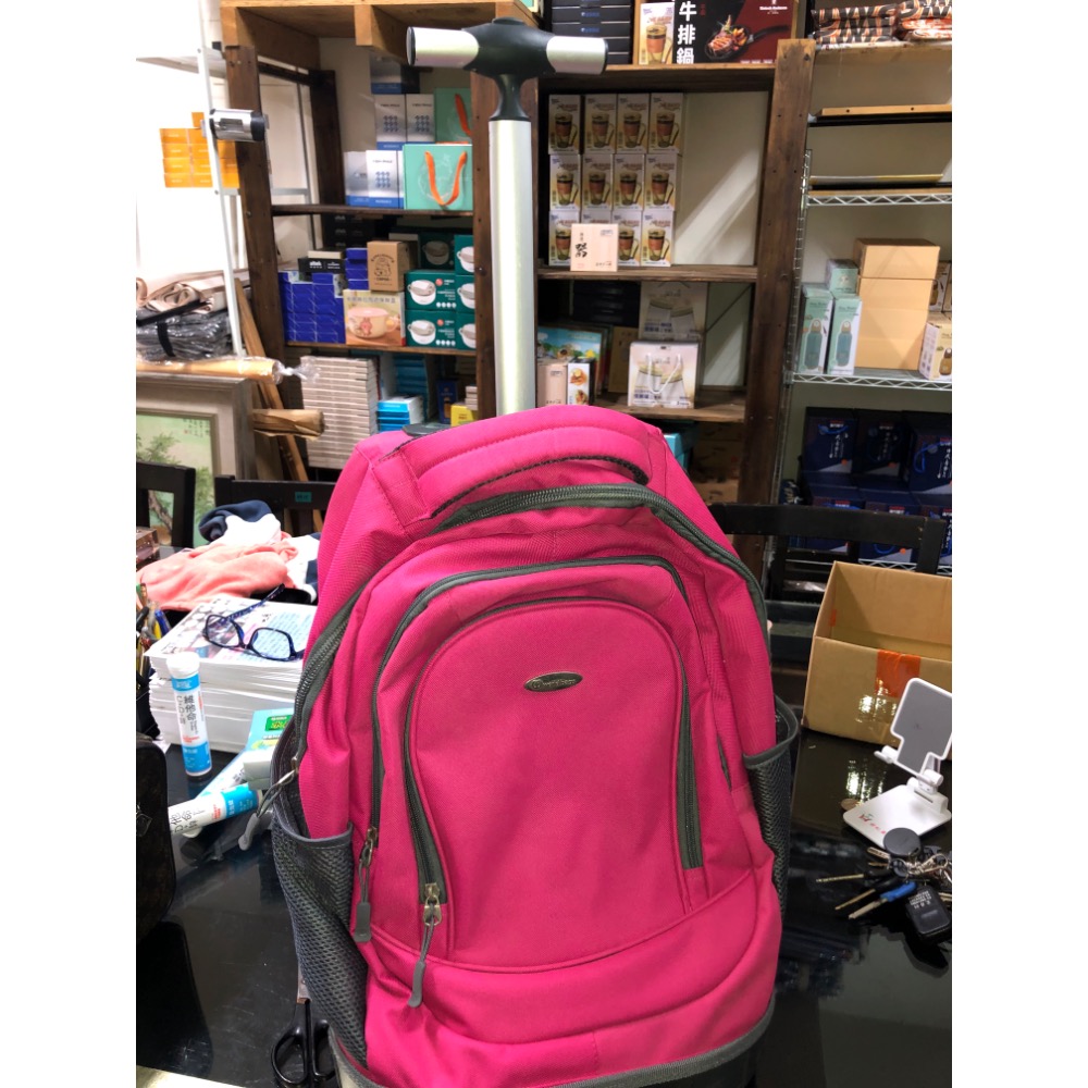 【大倉代領股東紀念品】桃紅色 旅行包 旅行休閒行李包 附輪 移動輕便-細節圖4