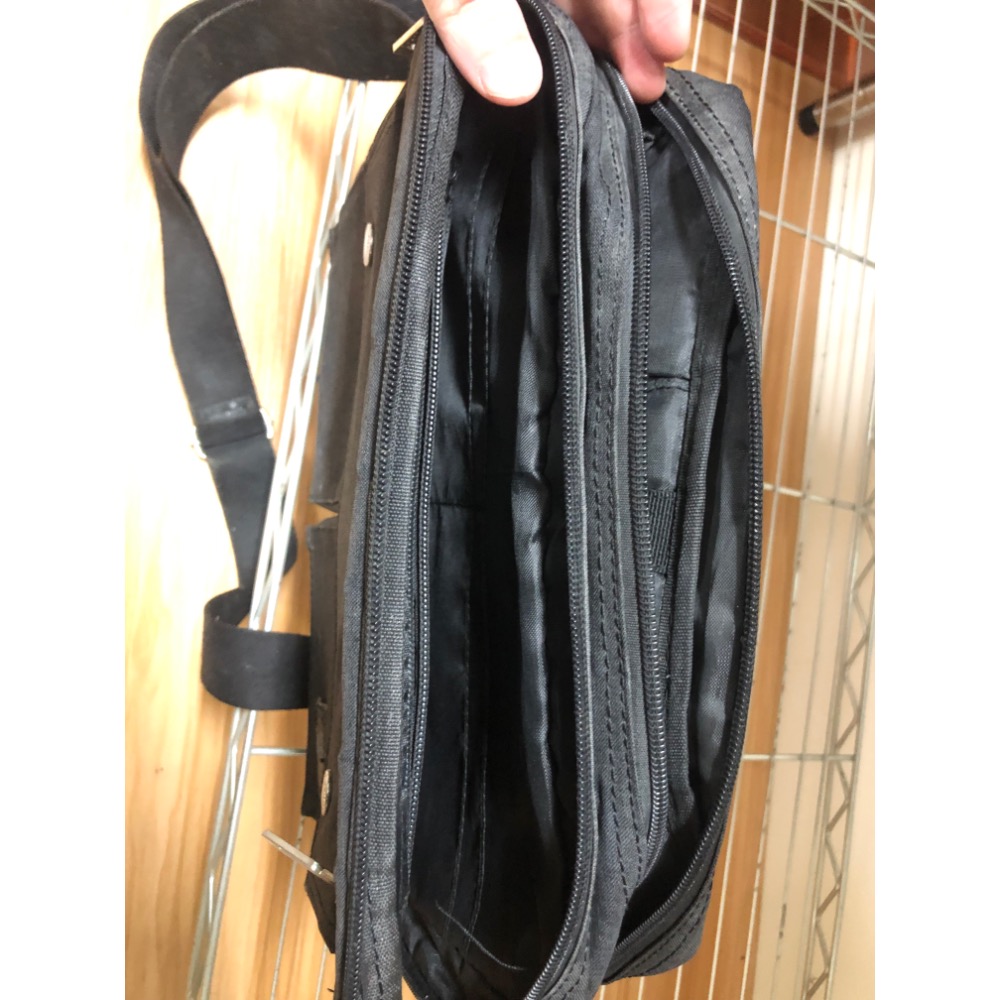 【大倉代領股東紀念品】男用側背包-細節圖3