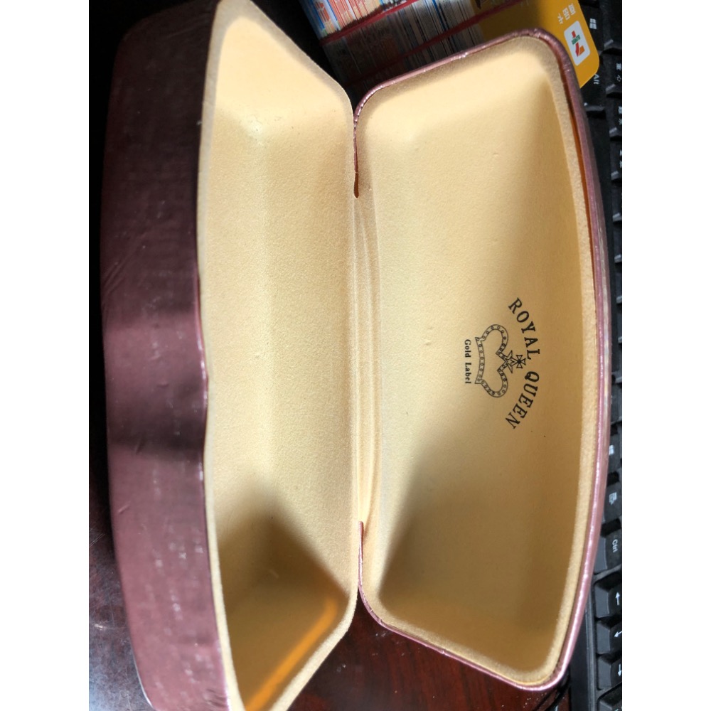 【大倉代領股東紀念品】Royal Queen 玫瑰金 眼鏡盒-細節圖5