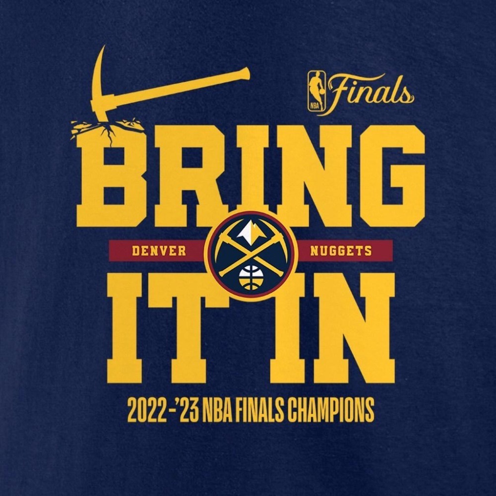 (冠軍特價) Fanatics NBA 丹佛金塊 2023 總冠軍「Bring It In」紀念短T (深藍)-細節圖4