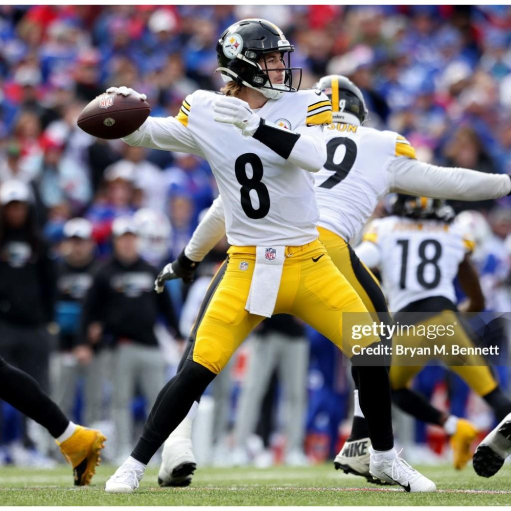 (新鮮現貨) 麥法蘭 NFL 2023 匹茲堡鋼人 Kenny Pickett「 白衣限定版」(非 NBA MLB)-細節圖2