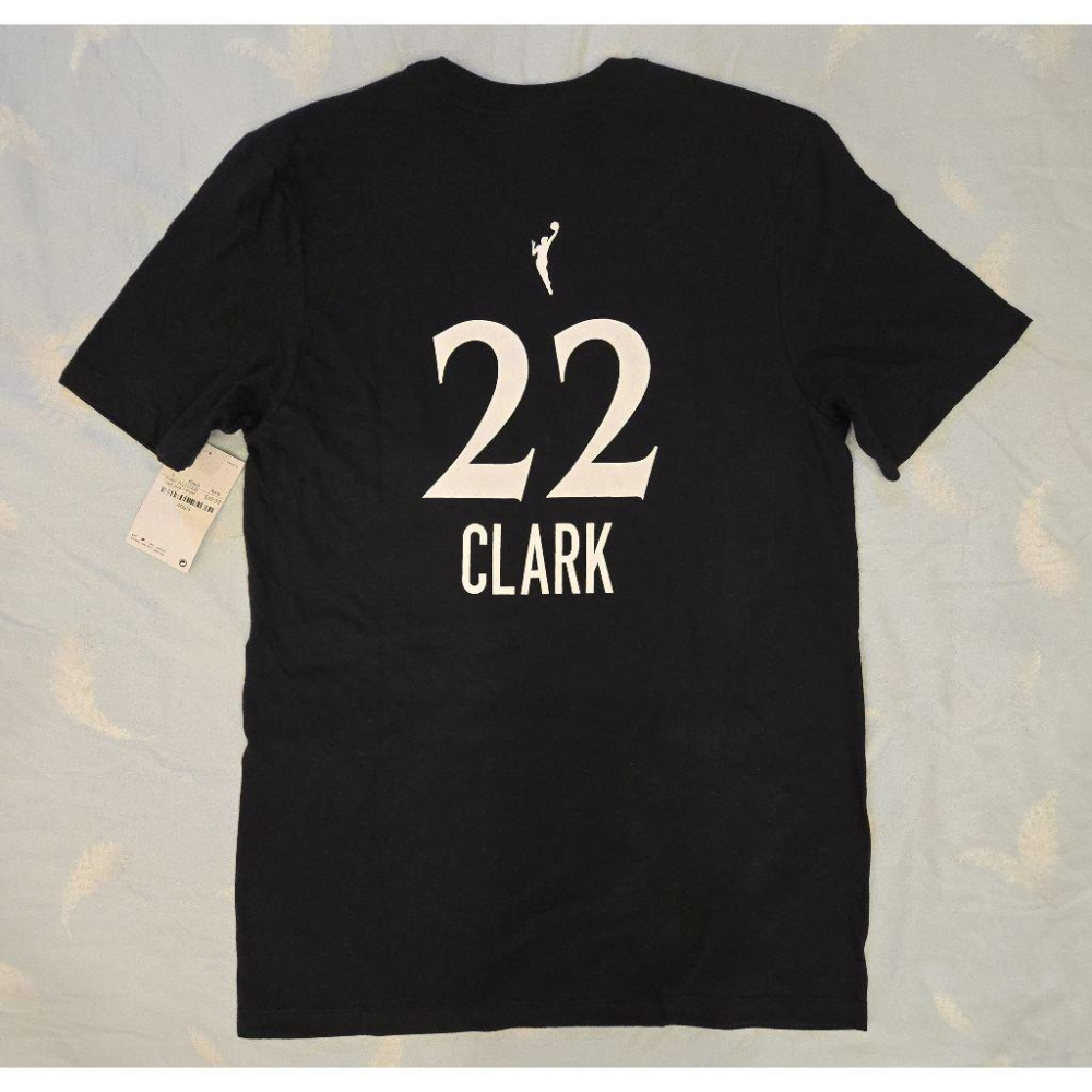 (全新現貨) Nike WNBA 印第安納狂熱 Caitlin Clark 2025 反抗版 背號短T (Sz. S)-細節圖2