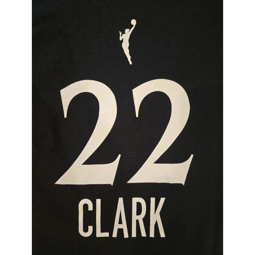 (全新現貨) Nike WNBA 印第安納狂熱 Caitlin Clark 2025 反抗版 背號短T (Sz. S)-細節圖4