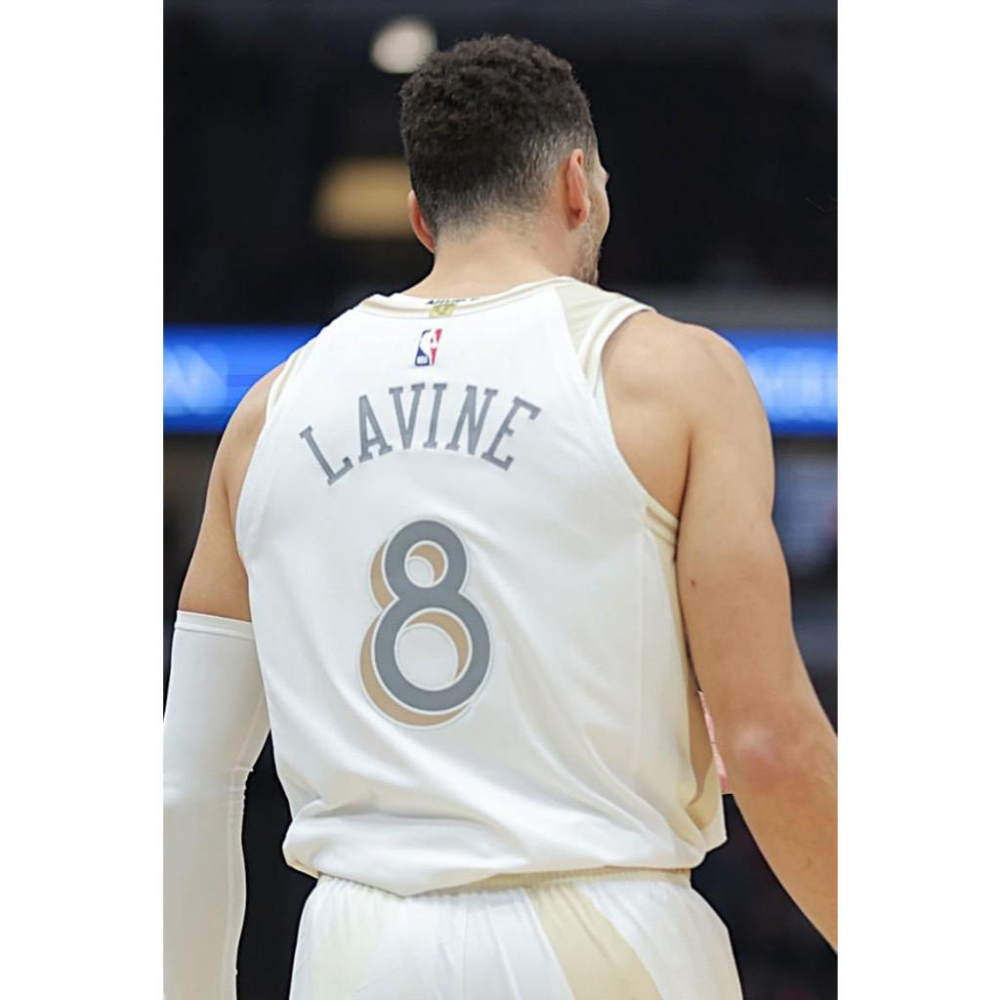 (出清特價) Nike NBA 芝加哥公牛 Zach LaVine 24/25 城市版 背號短T (Sz. M)-細節圖4
