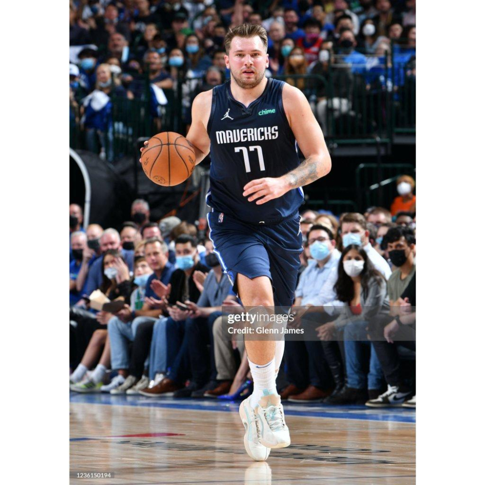 (全新特價) Nike Luka Doncic 達拉斯獨行俠 21/22 宣告版 AU 球衣 (L 48，原生贊助標)-細節圖3