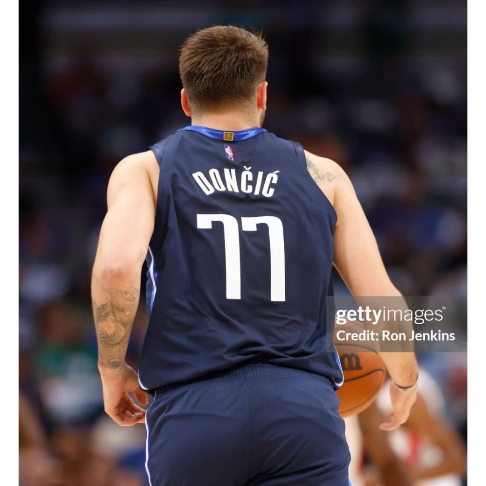 (全新特價) Nike Luka Doncic 達拉斯獨行俠 21/22 宣告版 AU 球衣 (L 48，原生贊助標)-細節圖4