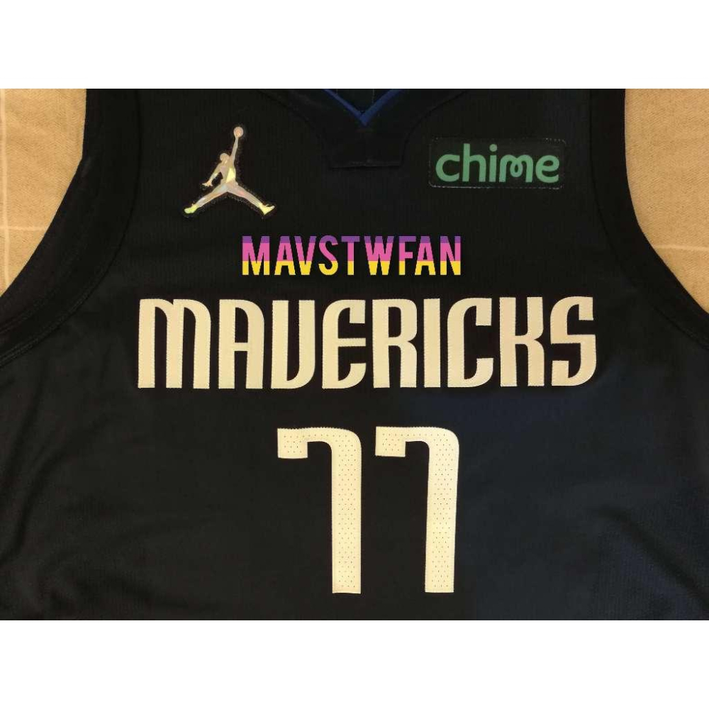 (全新特價) Nike Luka Doncic 達拉斯獨行俠 21/22 宣告版 AU 球衣 (L 48，原生贊助標)-細節圖5