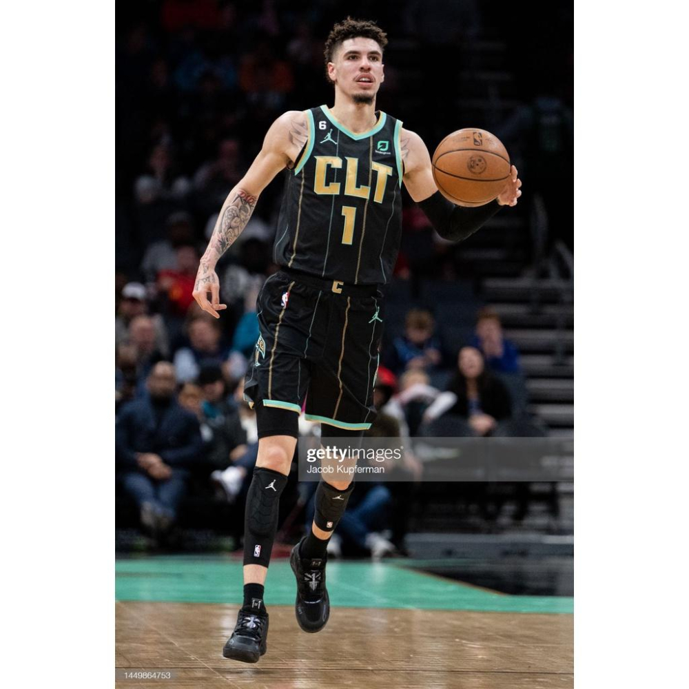 (出清特價) Nike LaMelo Ball 夏洛特黃蜂 22/23 城市版 AU 球衣 (場館限定原生贊助標)-細節圖3