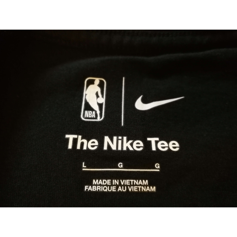 (出清特價) Nike NBA 布魯克林籃網 Mikal Bridges 23/24 城市版 背號短 T (Sz. L)-細節圖7
