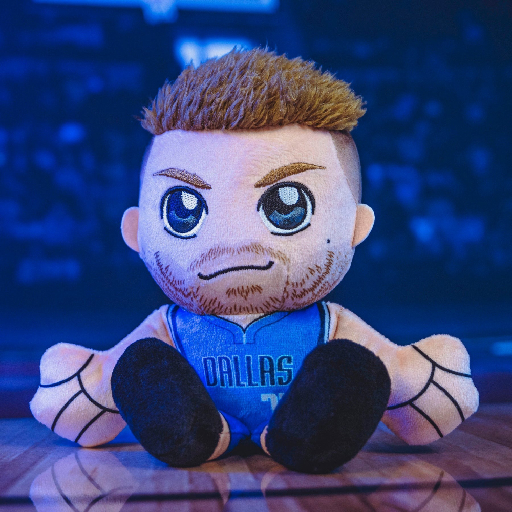 (出清特價) Bleacher Creatures NBA 達拉斯獨行俠 Luka Doncic 坐姿絨毛玩偶-細節圖7