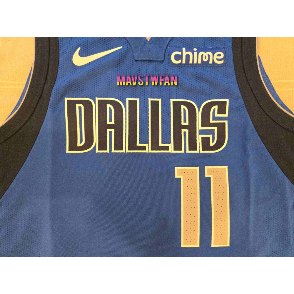 (新鮮現貨) Nike Kyrie Irving 獨行俠 24/25 經典版 AU 球衣 (L 48，原生贊助標)-細節圖3