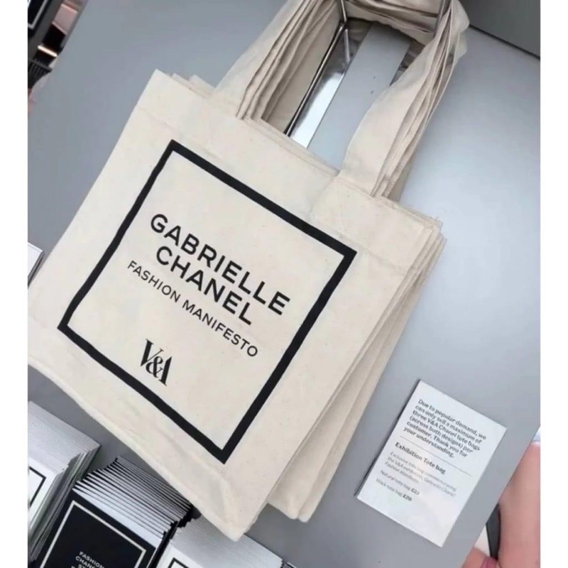 現貨 英國 V&A Museum x CHANEL聯名展 黑色 白色 帆布袋-細節圖8