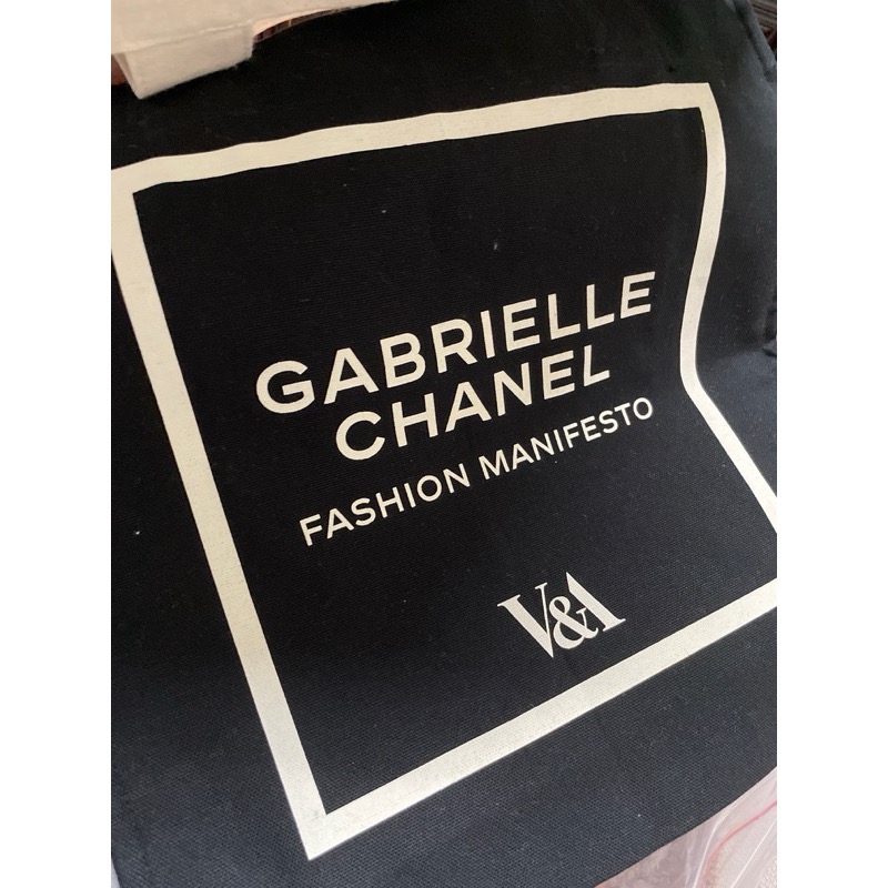 現貨 英國 V&A Museum x CHANEL聯名展 黑色 白色 帆布袋-細節圖3