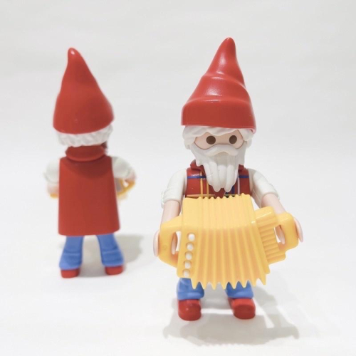 2018 Playmobil 人偶包15代 70025 手風琴地精 小矮人 白鬍子 紅色V領 紅格子上衣