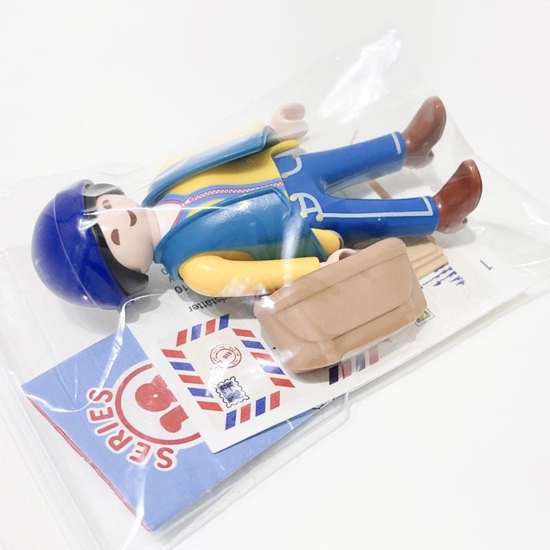2020 Playmobil 人偶包18代 70370 女郵遞員 郵差 側背包 藍色和尚帽 背心 信件 咪咪眼-細節圖3
