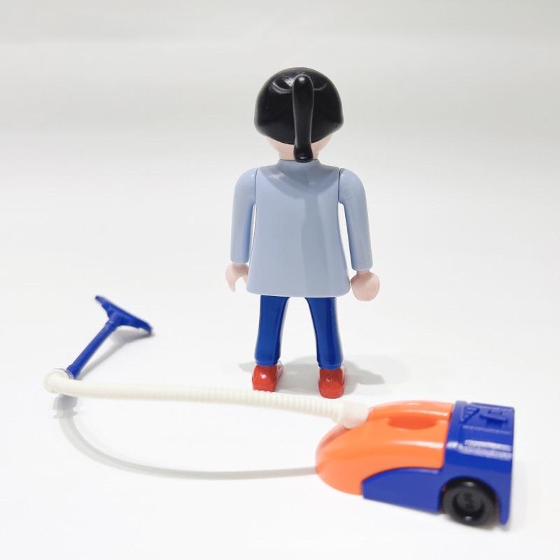 2001 Playmobil 摩比 4588 家政婦 女傭 幫傭 吸塵器 黑色馬尾 紅色蝴蝶結-細節圖3