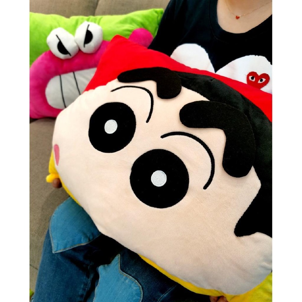 【軸心萌兔】蠟筆小新 枕頭 兒童 立體雙面 大抱枕 汽車枕 沙發枕 辦公室 床頭靠墊 日本訂單 寢具 可愛 抱枕-細節圖4