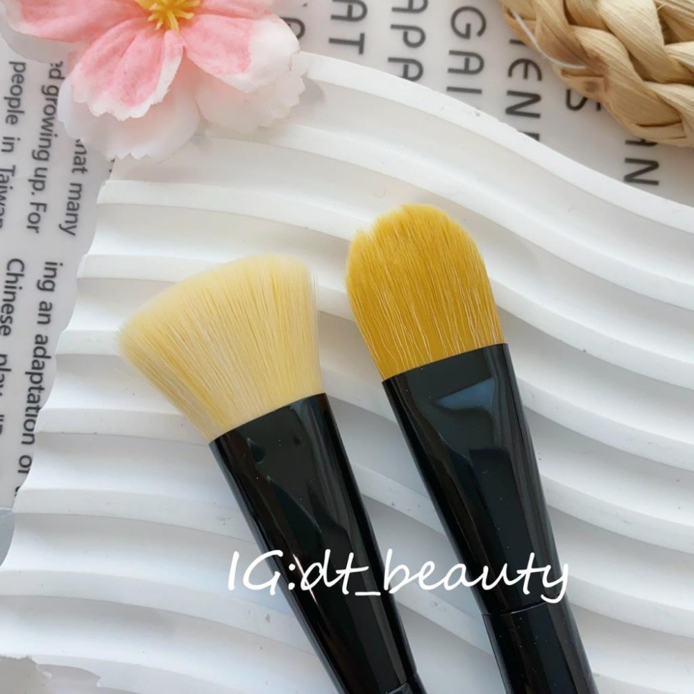 Giorgio armani 粉底刷 刷具 刷子 黑色刷具 Giorgio刷具 Giorgio粉底刷 化妝刷具 刷-細節圖3