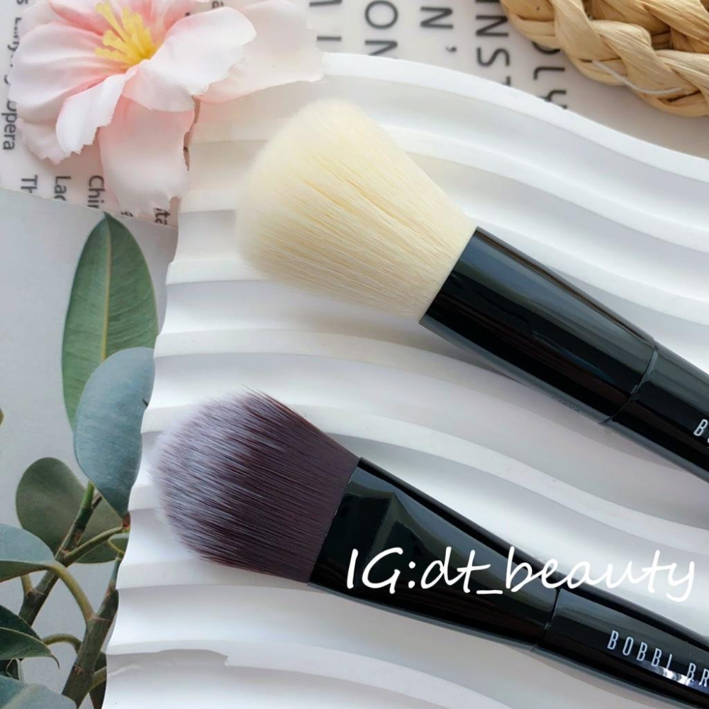 Bobbi Brown 芭比波朗 粉底刷 腮紅刷 攜帶刷 小刷具 刷具 刷 散粉刷 化妝刷具 上妝刷具-細節圖3