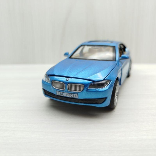 台灣現貨 全新盒裝~1:32 ~BMW 寶馬 535i 亮藍色 合金 模型車 聲光車 玩具 兒童 禮物 收藏 交通 比例