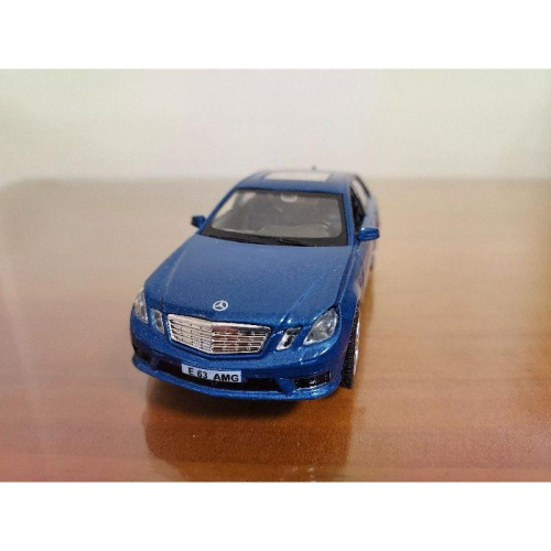 台灣現貨 全新盒裝1:36~賓士 BENZ E63 AMG 藍色 合金 模型車 玩具 迴力 兒童 生日 禮物 收藏 擺飾