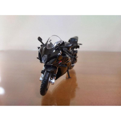 台灣現貨 全新盒裝1:18~鈴木GSX-R1000 黑色 模型車 玩具 兒童 收藏 重機 禮物 擺飾 摩托車