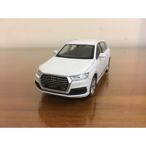 台灣現貨 全新盒裝1:36新款 奧迪 AUDI Q7 白色 合金 模型車 玩具 迴力 兒童 生日 禮物 收藏 擺飾 交通