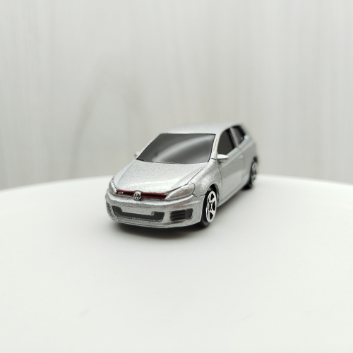 台灣現貨 全新盒裝~1:64~福斯 VOLKSWAGEN GOLF GTI 銀色 合金 模型車 玩具 小汽車 兒童