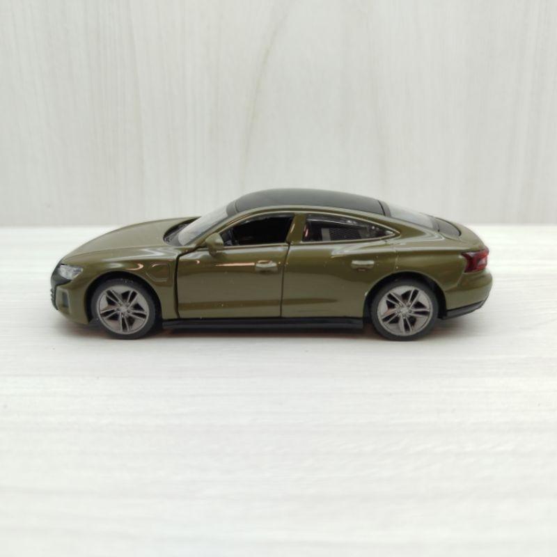 台灣現貨 全新盒裝~1:44~奧迪AUDI RS e-tron GT 軍綠色 合金 模型車 玩具 迴力 兒童 生日 禮物-細節圖2