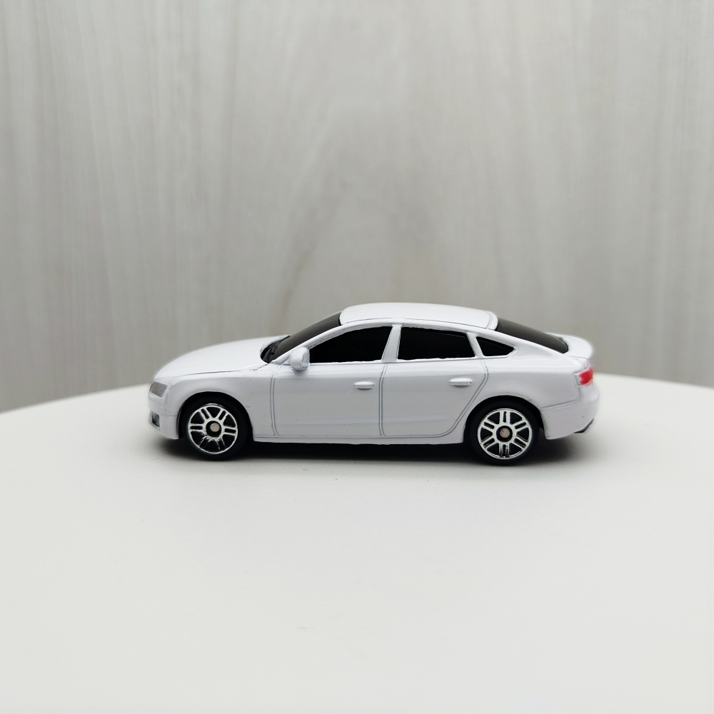 台灣現貨 全新盒裝1:64~奧迪 AUDI A5白色 黑窗 合金 模型車 玩具 小汽車 兒童 禮物 收藏 交通 比例模型-細節圖2