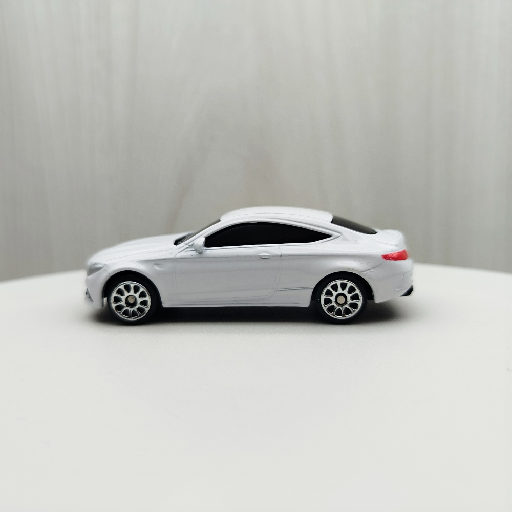 台灣現貨 全新盒裝~1:64賓士BENZ AMG C63S 白色 黑窗 合金 模型車 玩具 小汽車 兒童 禮物 收藏-細節圖2