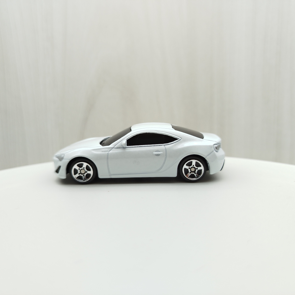 台灣現貨 全新盒裝~1:64 豐田TOYOTA 86 白色 黑窗 合金 模型車 玩具 小汽車 兒童 禮物 收藏-細節圖2