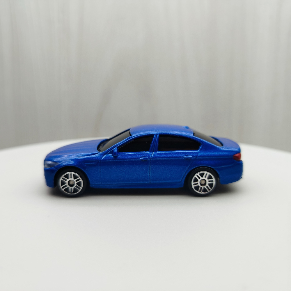 台灣現貨 全新盒裝1:64~寶馬BMW M5 合金滑行車 藍色 黑窗 合金 模型車 玩具 小汽車 兒童 禮物 收藏-細節圖2