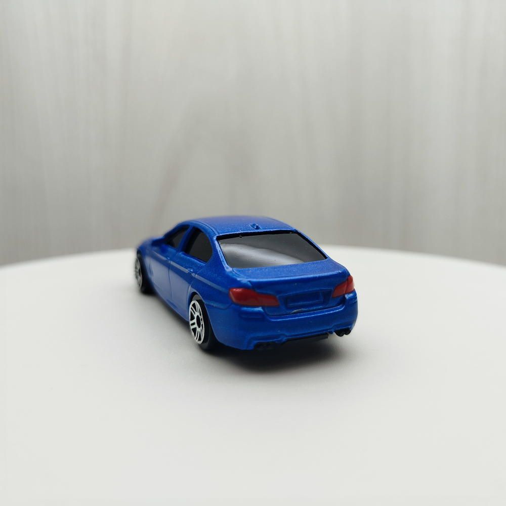 台灣現貨 全新盒裝1:64~寶馬BMW M5 合金滑行車 藍色 黑窗 合金 模型車 玩具 小汽車 兒童 禮物 收藏-細節圖3