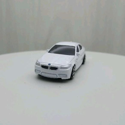 台灣現貨 全新盒裝1:64~寶馬BMW M5 合金滑行車 白色 黑窗 合金 模型車 玩具 小汽車 兒童 禮物 收藏